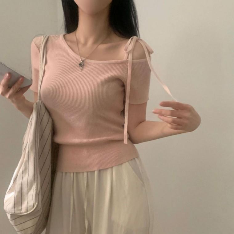 페미닌룩 오프숄더 데일리룩 언발 여리핏 리본