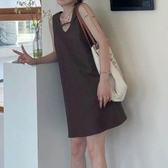 깔끔한원피스 넥라인 고급스러운원피스 체형커버원피스 여성원피스 시원한원피스