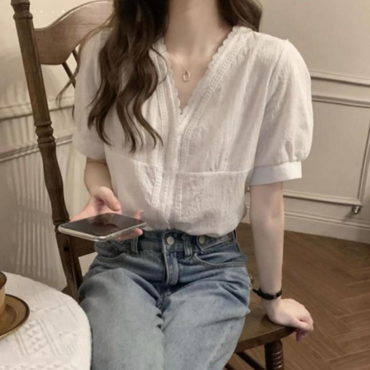 화이트 브이넥 레이스 면 반팔 블라우스 여름 시원한 포인트 상의 청순한 코디