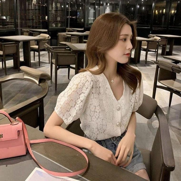 브이넥 시스루 셔츠 여름 시원한소재 데이트룩 블라우스 V넥 반팔 페미닌 여성