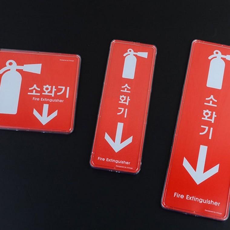 레드 시스템 소화기 안내판 빨간색 비상 표시 벽걸이 안전 설비