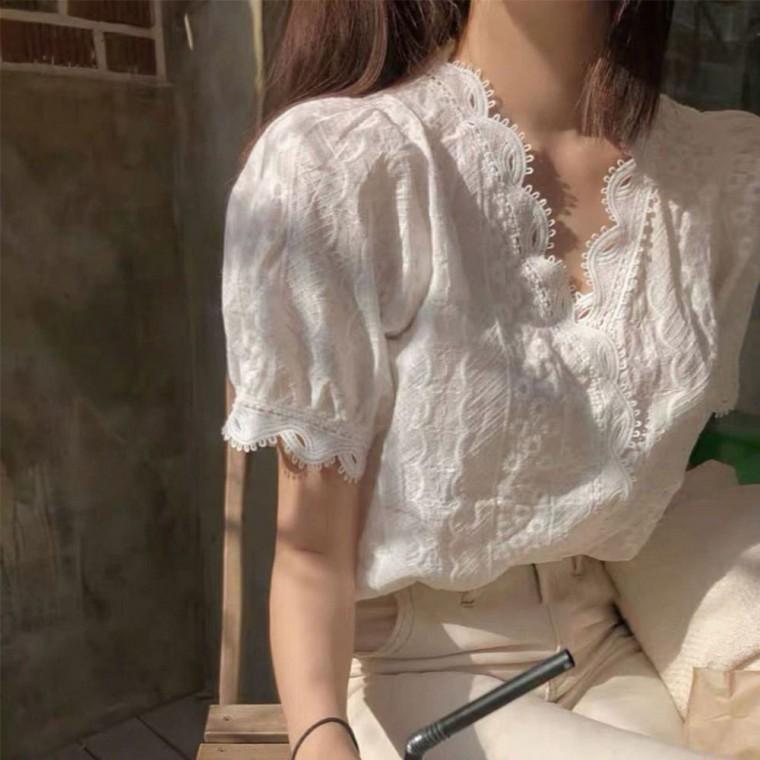 러블리 퍼프 반팔 청순 V넥 블라우스 레이스 화이트
