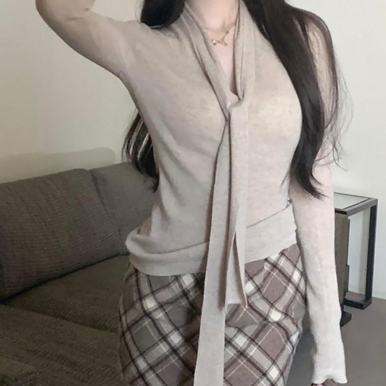 타이넥니트 여자 여성 단정한 티셔츠 긴팔 슬림핏 오피스룩 상의 세미정장코디