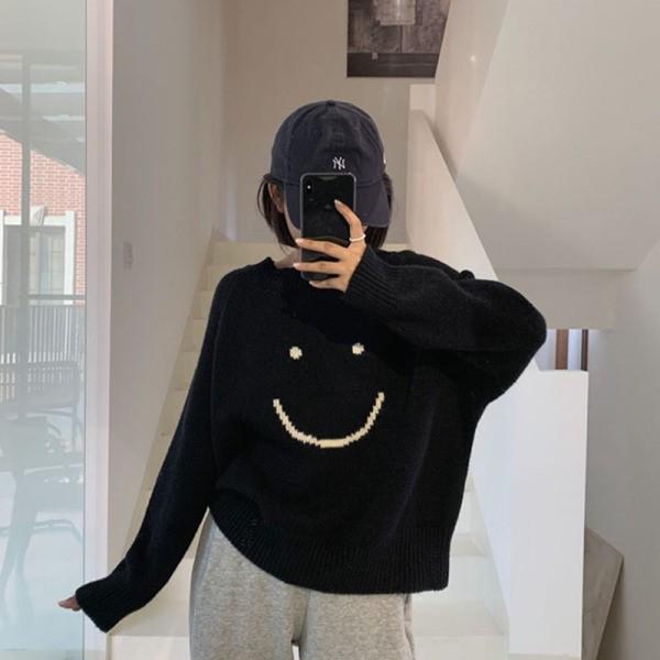 데일리 심플 여성 스마일니트