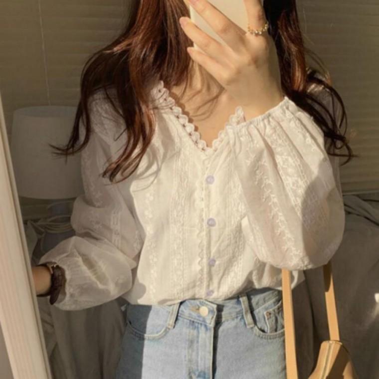 여성 러블리 셔츠 단추 브이넥 레이스 펀칭 블라우스