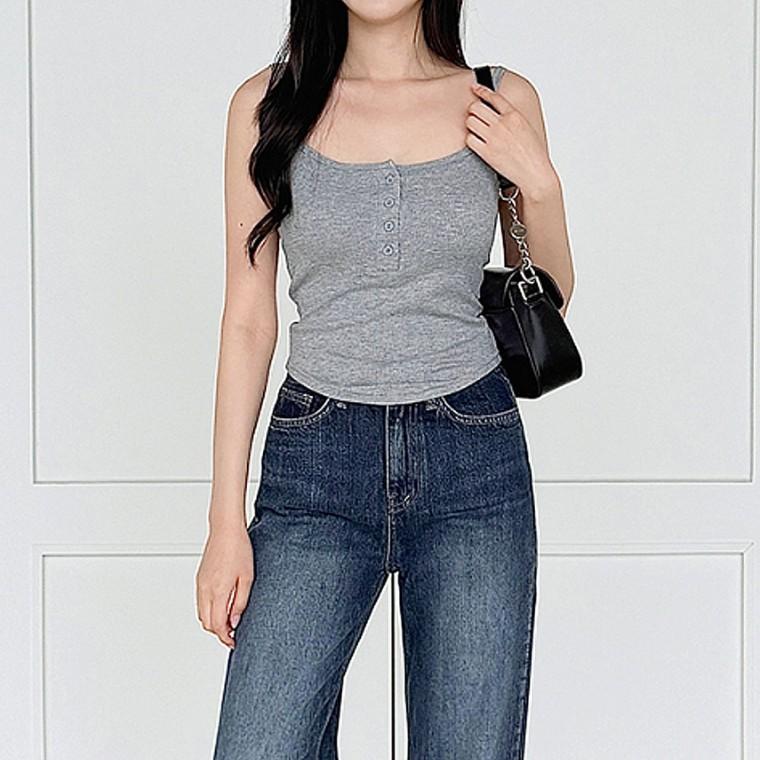 버튼넥 슬리브리스 여성 민소매 여름 데일리룩