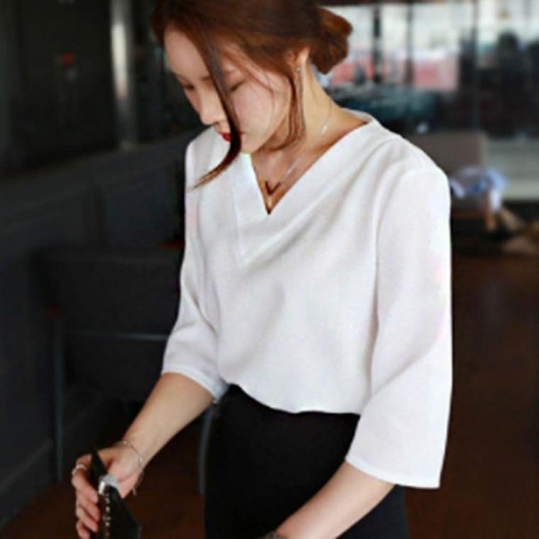 여성 브이넥 여름 외출 패션 깔끔한 7부 블라우스 여자 흰색 검은색 여성상의 카라