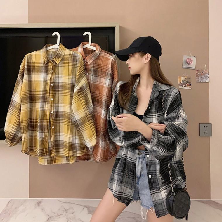 여자 대학생 패션 외출 나들이 편안한 복장 체크 패턴 컬러 남방
