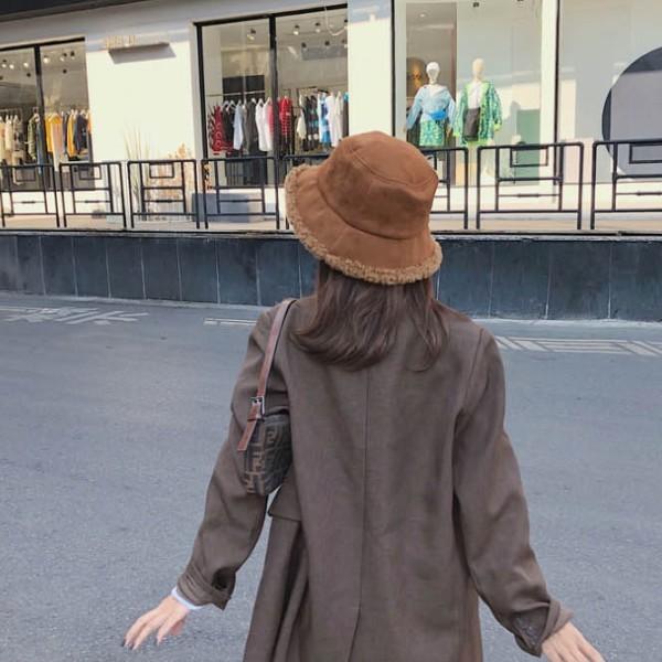 스웨이드 느낌 벙거지 겨울철 따뜻함과 스타일리쉬함을 동시에 느낄수 있는 여성 안감퍼모자
