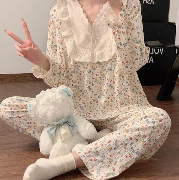 러블리한 긴팔 잠옷 부드러운 소재로 촉감이 좋은 봄가을 간절기용 긴팔 플라워 홈웨어