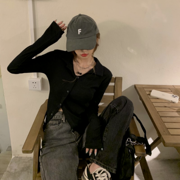 여성 사선 니트 가디건 긴팔 데일리 여친룩 봄가을 여행룩 아우터