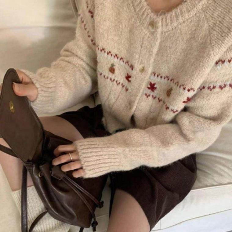 여성 라운드 넥 가을 겨울 꽃 자수 가디건 베이지 니트 여자 라운드넥 간절기 사무실