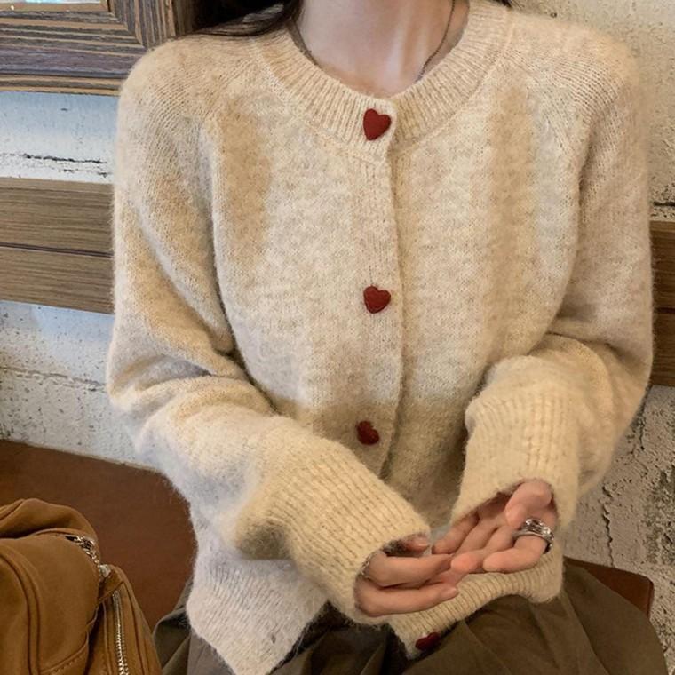 여성 하트 단추 라운드 넥 겨울 니트 가디건 베이지 여자 사무실 기본 가을 간절기 예쁜