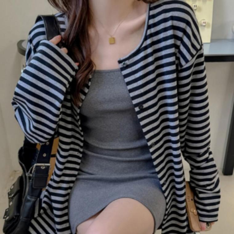 여성 스트라이프 가디건 봄가을 루즈핏 라운드넥 버튼 포인트 클래식 데일리룩
