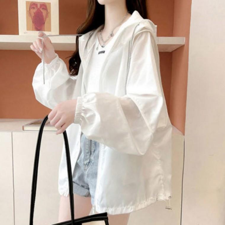 봄가을 간절기 화이트색상 루즈핏 데일리 바람막이 점퍼