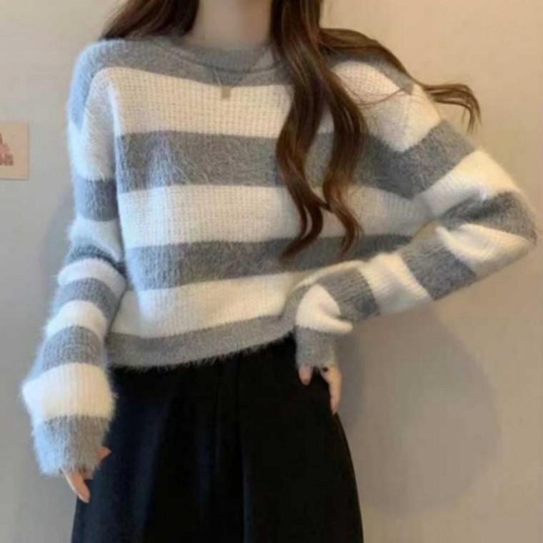 여자 대학생 가을 간절기 스트라이프 긴팔 니트 코디