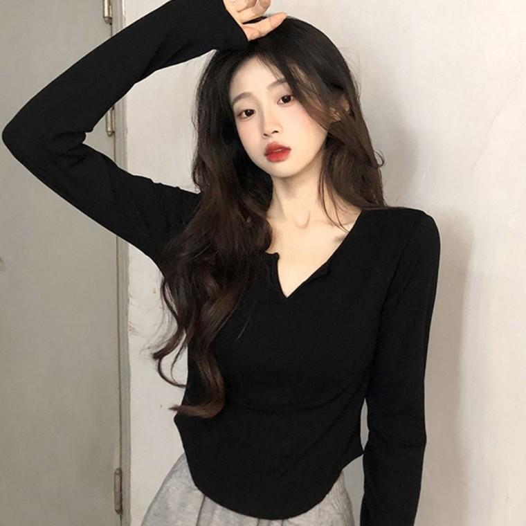 심플룩 여친룩 데일리티 하이틴룩 가을필수템 슬림 긴팔 브이넥 데이트룩