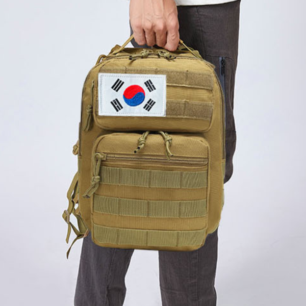 운동 전후로 간편하게 들기 좋은 편리한 디자인의 운동용 숄더 백 수납력 좋은 스포츠 가방
