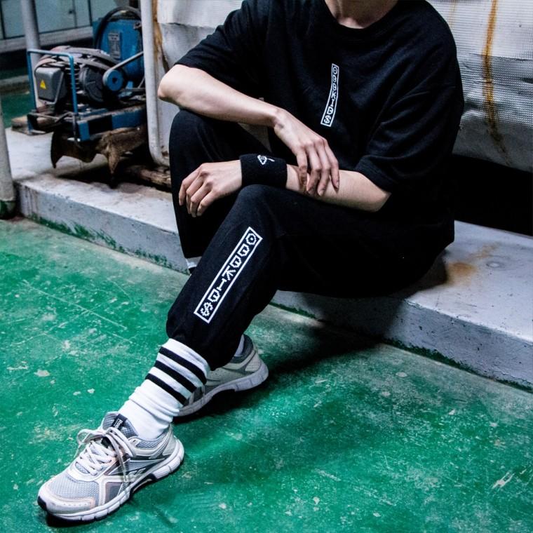 ODDKIDS 남자 여자 조거팬츠 화이트 블랙 스트릿 패션 남성 여성 조거바지