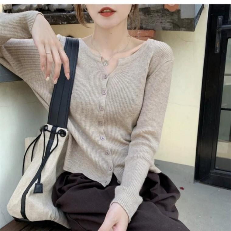 활용도좋은 깔끔하면서 여성스러운무드 데일리 가디건