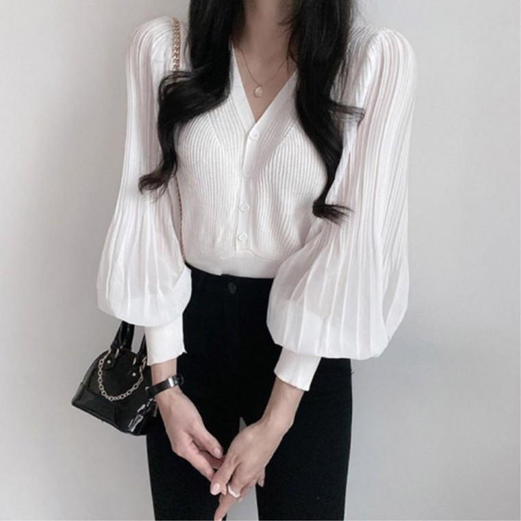 어깨퍼프블라우스 브이넥 긴팔 환절기 여성스러운블라우스 캐주얼블라우스 나들이코디 여리여리한블라우스