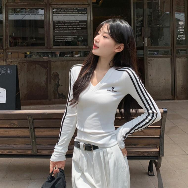 스트라이프 엣지 브이넥 티 UC-0194