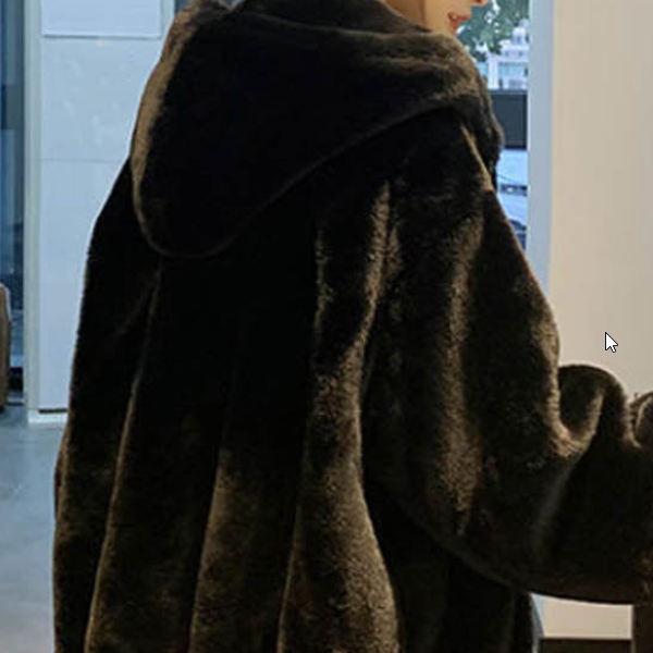 페이크퍼 겨울 도톰 아우터 부드럽고 포근한 착용감으로 겨울철 데일리룩에 적합한 퍼 후드 숏코트