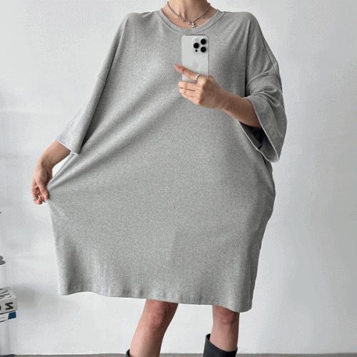 페런트 오버사이즈 포켓 7부 라운드 박시 미디 원피스