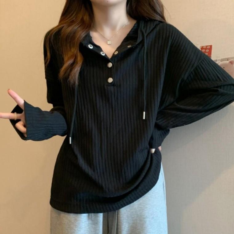 베이직한 디자인 골지패턴 단추 디테일 데일리 후드티