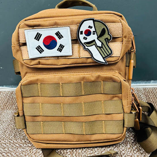 트레킹에 하이킹 소형 경량 9리터 경량 캠핑 활용하기 좋은 커스터마이징 패치 가방 백팩 디자인으로