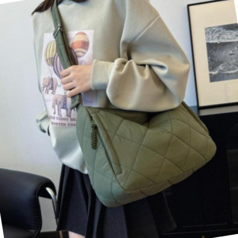데일리가방 넉넉한 수납 가방 숄더 크로스백 가벼운 스트랩조절 데일리 퀄팅 폭신하고 여성
