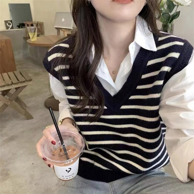 브이넥 조끼 스트라이프 깔끔한 필수 소장각 베이직