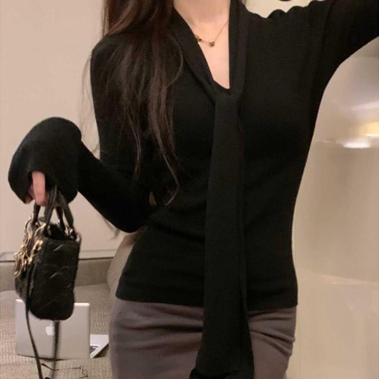 연말 긴팔 브이넥 타이 스카프 파티 모임 니트 코디 여친
