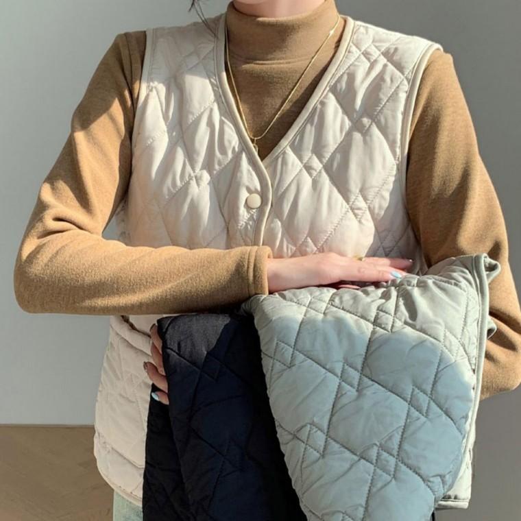 슬림핏 경량 따뜻한 세미 기모 브이넥 패딩 조끼