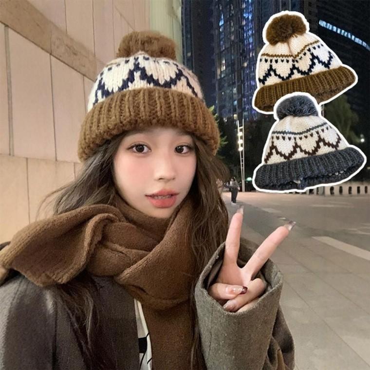 여성 굵은 짜임 빈티지 무늬 포인트 겨울 방울 비니