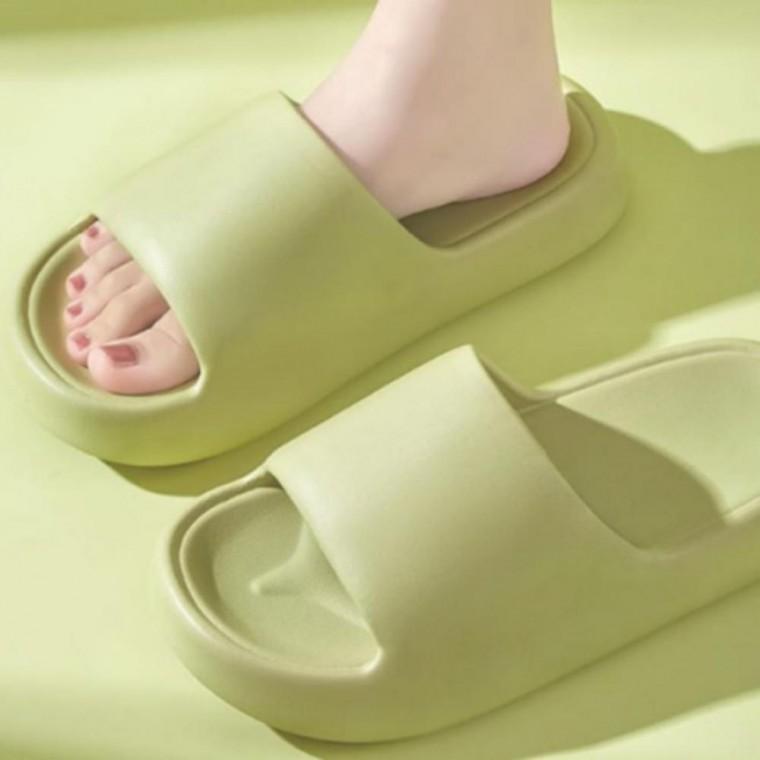 여성 말랑이 쿠션 실내화 거실화 키높이 슬리퍼 블랙