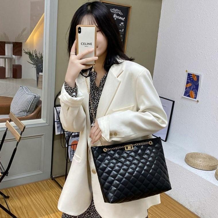 여성 가볍고 심플 데일리 숄더백 수납력 금장 하객룩 퀄팅 체인 쇼퍼백 가방