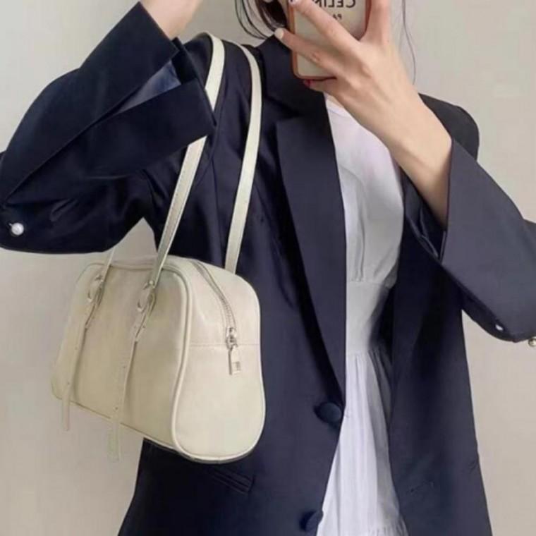 가볍고 넉넉한 수납 편한 버클 숄더백 보스턴 여성 데일리