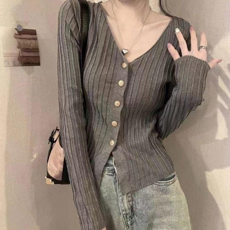 여성 간절기 아우터 슬림핏 여리여리 금장버튼 이너 골지 브이넥 가디건