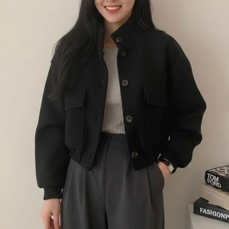 여성 크롭 버튼여밈 투포켓 캐주얼 하이넥 루즈핏 간절기 아우터 숏자켓