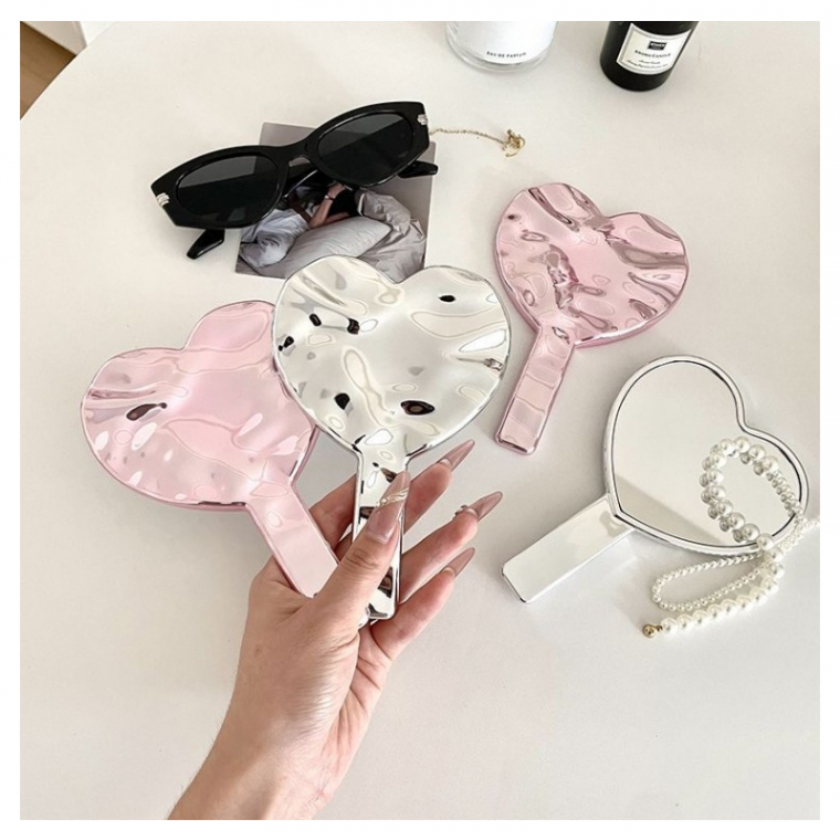 [IS몰] 휴대용 손거울 하트 미니 대형 특이한 화장 거울 가벼운 실버