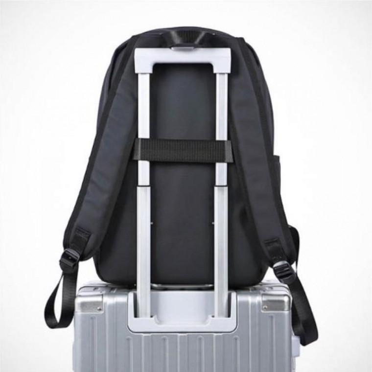 소프트한 소재로 장시간 착용에도 편한 비지니스 백팩