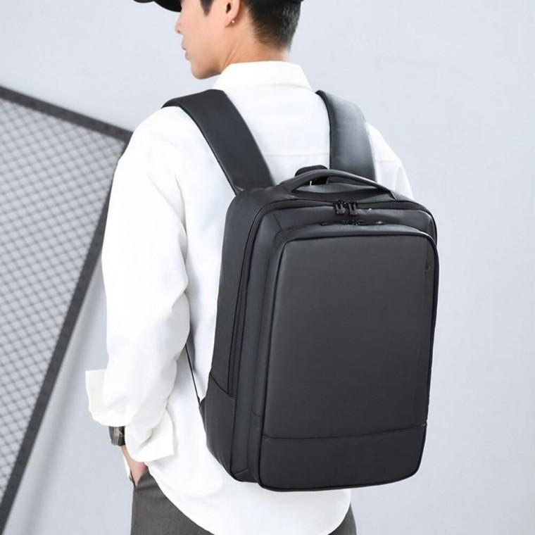 다양한 스타일을 소화할 수 있는 깔끔한 다 기능 백팩