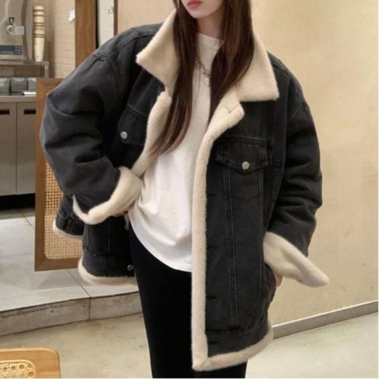 양면으로 사용 가능한 안감 퍼 데님 자켓 스타일