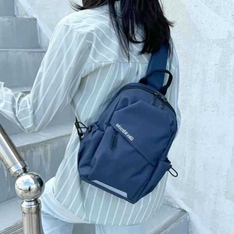 다양한 색상의 여유롭고 외부활동에 좋은 수납 슬링백