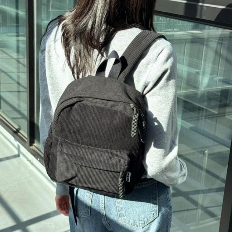 계절감있는 디자인 코듀로이 백팩 베이직한 색상