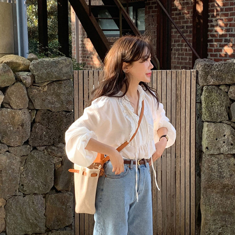 블리일리 루즈핏 브이넥 여리여리 프릴 블라우스 여름 봄 여행 데이트룩 나들이룩