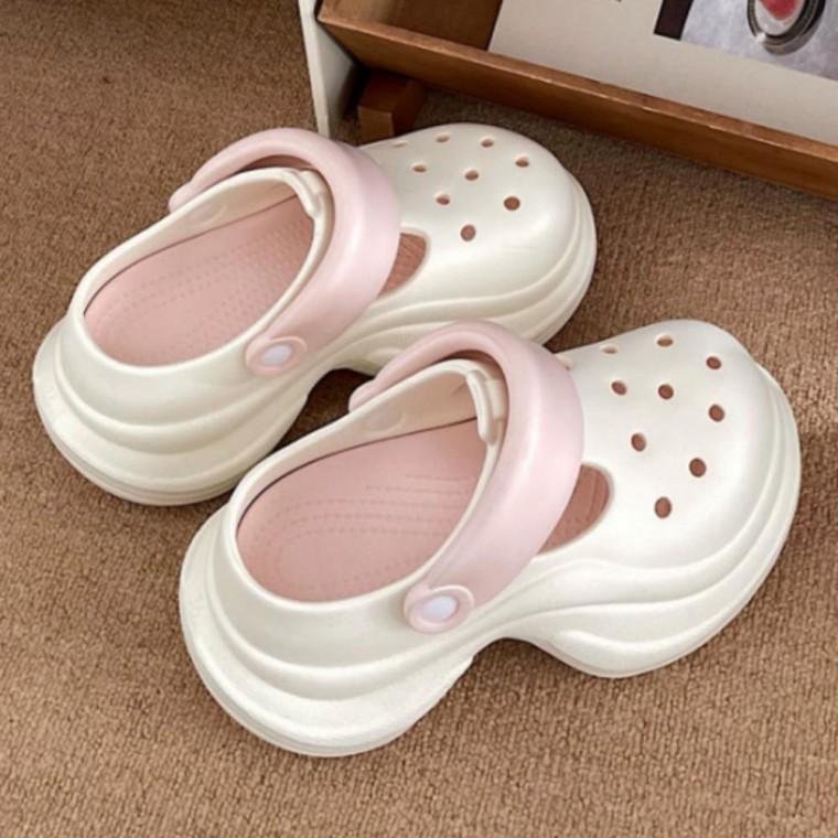청키슬리퍼 가벼운 키높이샌들 2컬러 슬리퍼 키높이 여름신발 스타일 펀칭 굽조절 비율보정 청키 여성 샌들