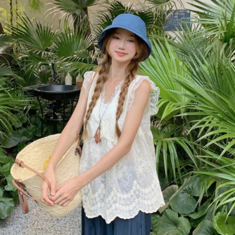 민소매 레이어드 자수 레이스 블라우스 브이넥블라우