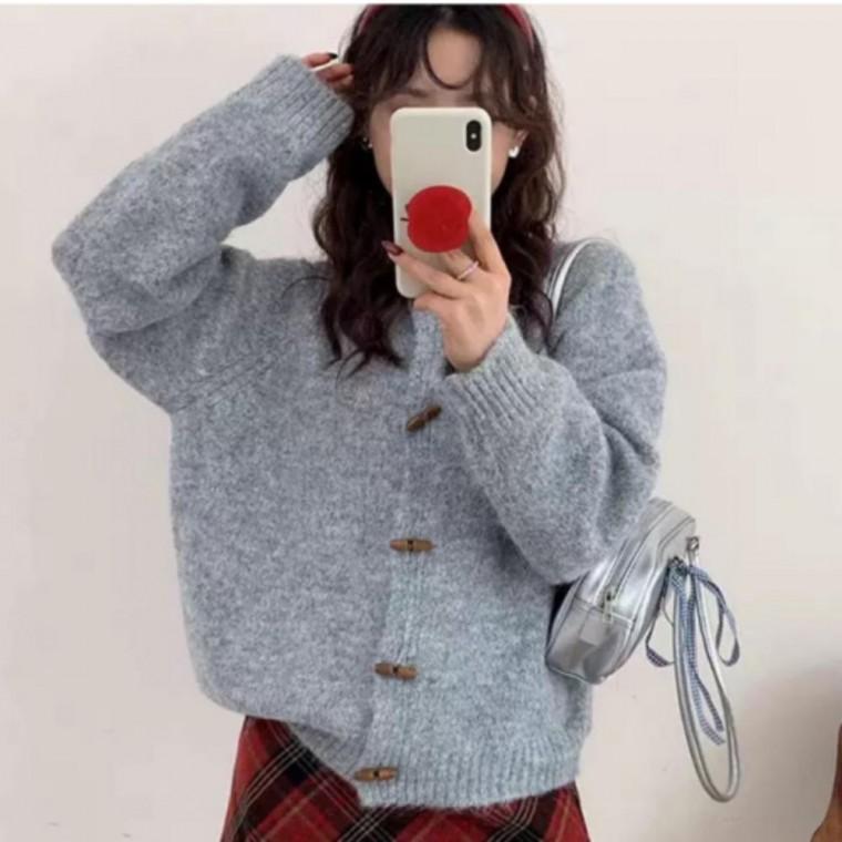 여성 단추 포인트 떡볶이 가디건 가을 겨울 니트 아우터 데일리룩 포근한 외투 세련된 상의 예쁜 가디건 코